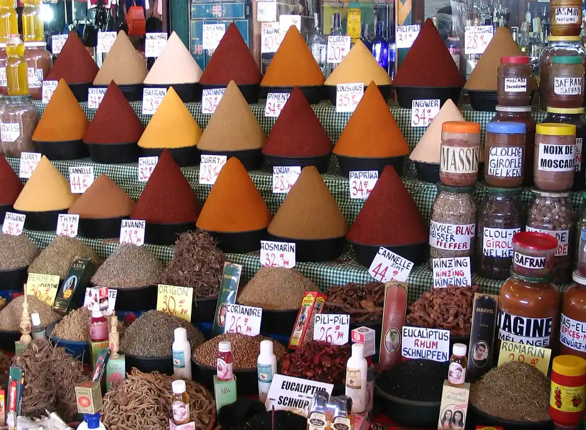 Specerijen in de souk van Agadir (Marokko)
