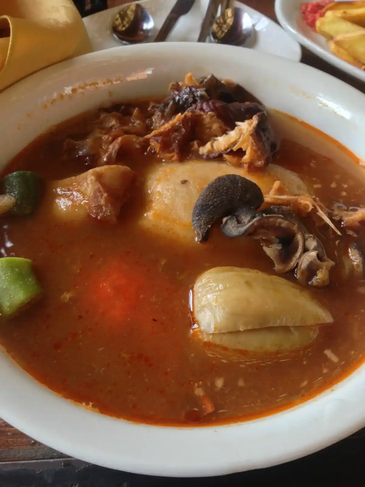 Fufu met soep en vlees (Ghana)