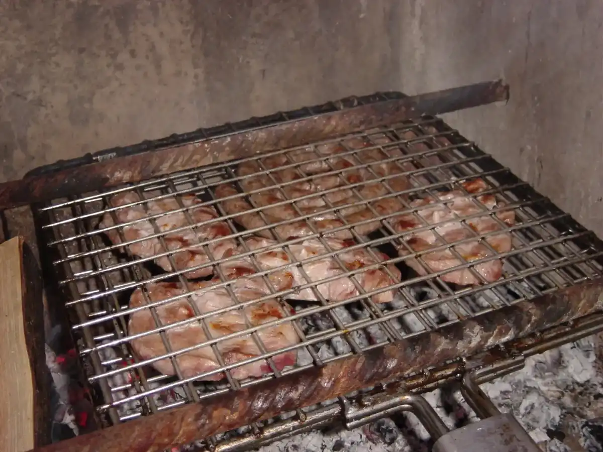 Braai met boerewors op rooster (Zuid-Afrika)
